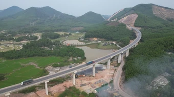 Cao tốc Cam Lộ - La Sơn tạm dừng khai thác vào ban đêm