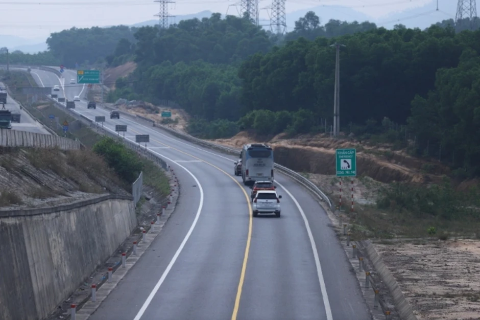 Cao tốc Cam Lộ - La Sơn tăng tốc độ tối đa lên 80 km/h tại một số đoạn Cao tốc Cam Lộ - La Sơn tăng tốc độ tối đa lên 80 km/h tại một số đoạn