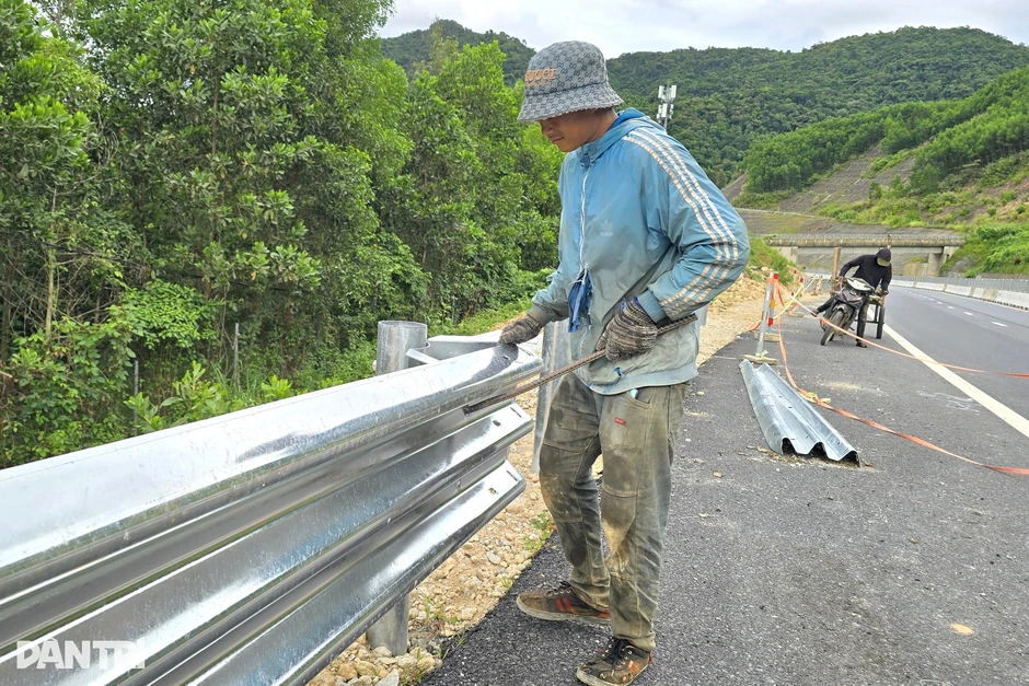 Cao tốc nối Huế và Đà Nẵng mở rộng sắp thông tuyến Cao tốc nối Huế và Đà Nẵng mở rộng sắp thông tuyến