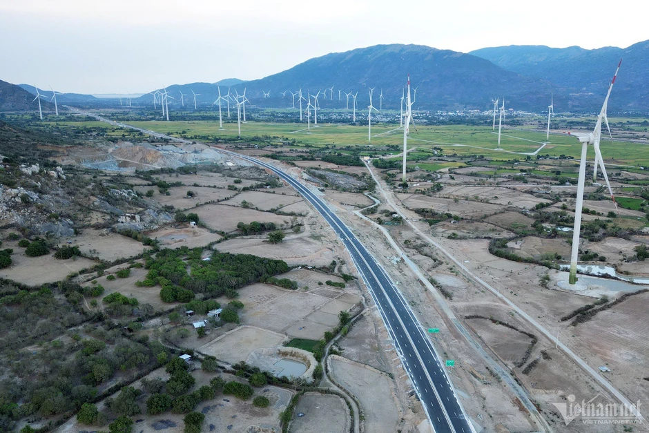 Cao tốc thiếu làn dừng khẩn cấp, tài xế ô tô 'đánh cược' với rủi ro Cao tốc thiếu làn dừng khẩn cấp, tài xế ô tô 'đánh cược' với rủi ro