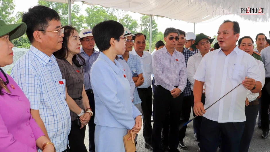 Cao tốc trục ngang đoạn qua địa bàn Cần Thơ đang gặp khó vì thiếu đá Cao tốc trục ngang đoạn qua địa bàn Cần Thơ đang gặp khó vì thiếu đá