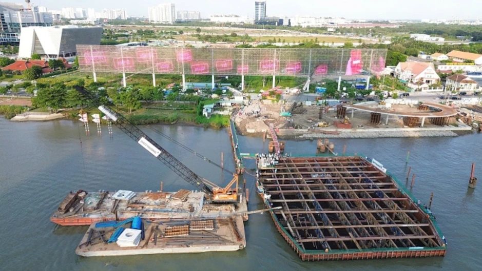 Cầu đi bộ nghìn tỷ qua sông Sài Gòn vào giai đoạn xây trụ chính Cầu đi bộ nghìn tỷ qua sông Sài Gòn vào giai đoạn xây trụ chính