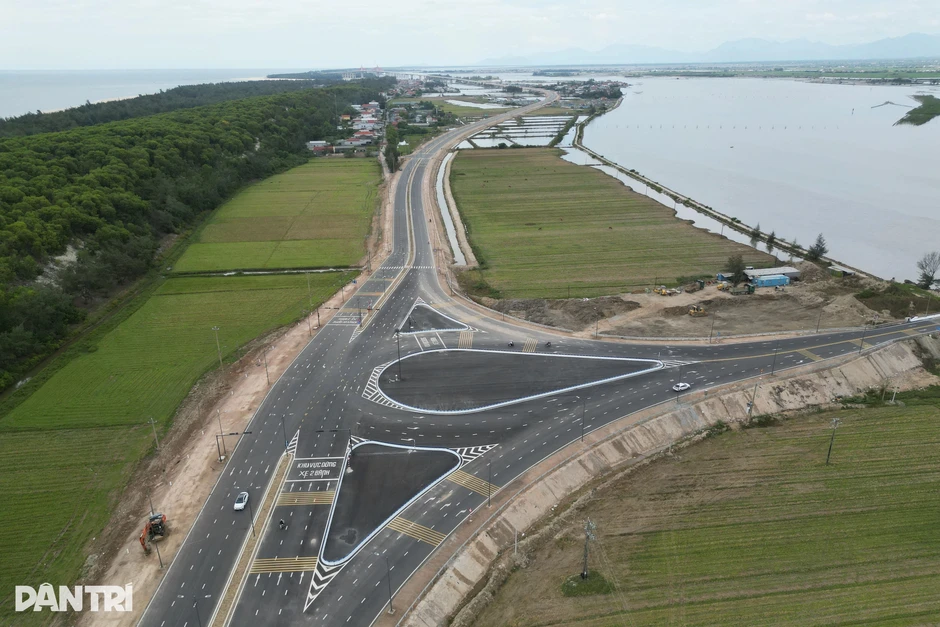 Cầu vượt cửa biển dài nhất miền Trung chuẩn bị về đích Cầu vượt cửa biển dài nhất miền Trung chuẩn bị về đích