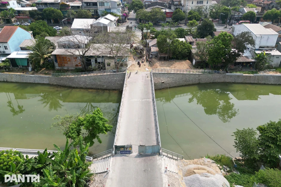 Cầu xây xong phải rào lại: Đã thông xe nhưng chưa thể thi công đường dẫn Cầu xây xong phải rào lại: Đã thông xe nhưng chưa thể thi công đường dẫn