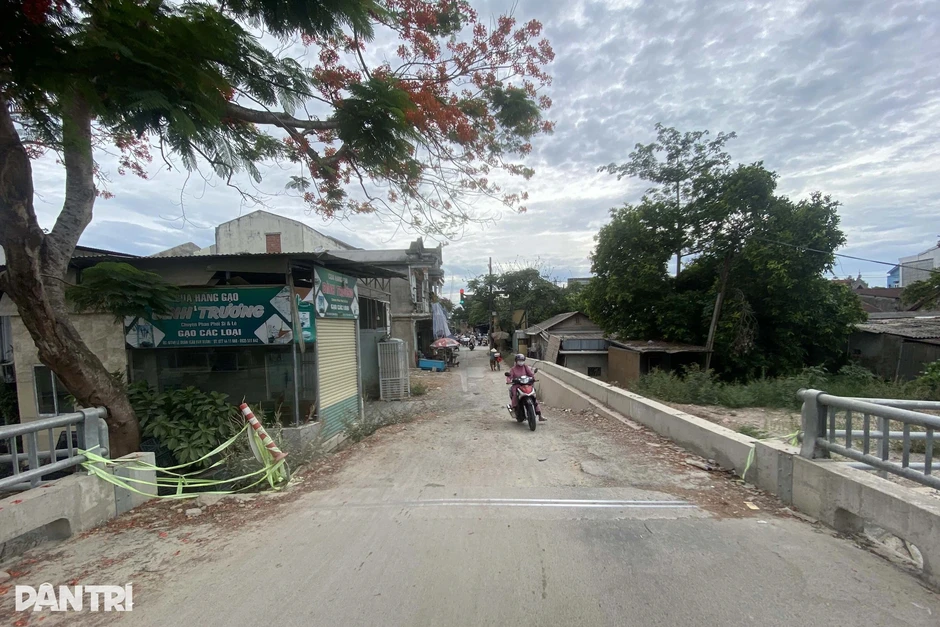 Cầu xây xong phải rào lại: Đã thông xe nhưng chưa thể thi công đường dẫn Cầu xây xong phải rào lại: Đã thông xe nhưng chưa thể thi công đường dẫn