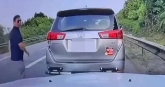Chặn ô tô khác trên cao tốc để cãi nhau, tài xế bị phạt gần 14 triệu đồng