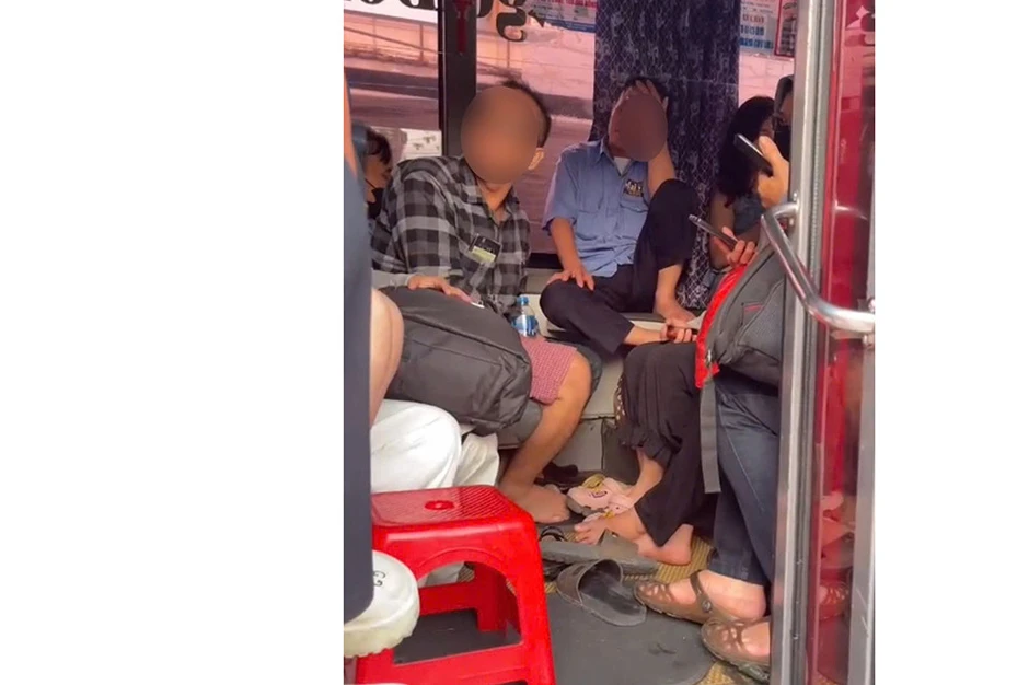 Chở 51 người trên xe 29 chỗ về Hà Nội, chủ xe và tài xế bị phạt 33 triệu đồng Chở 51 người trên xe 29 chỗ về Hà Nội, chủ xe và tài xế bị phạt 33 triệu đồng