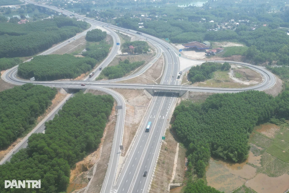 Cho phép xe chạy tối đa 80km/h một số đoạn trên cao tốc Cam Lộ - La Sơn Cho phép xe chạy tối đa 80km/h một số đoạn trên cao tốc Cam Lộ - La Sơn
