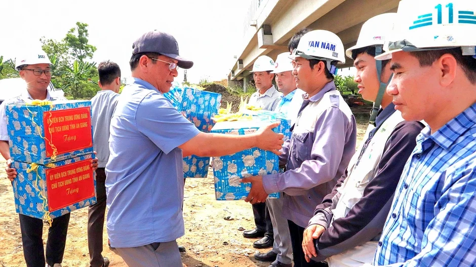 Chủ tịch An Giang: Không lấy lý do giá đá tăng để làm chậm tiến độ cao tốc Chủ tịch An Giang: Không lấy lý do giá đá tăng để làm chậm tiến độ cao tốc