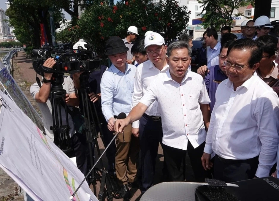 Chủ tịch TP HCM: 'Dự án vài km chia 8 gói thầu là quá nhiều' Chủ tịch TP HCM: 'Dự án vài km chia 8 gói thầu là quá nhiều'