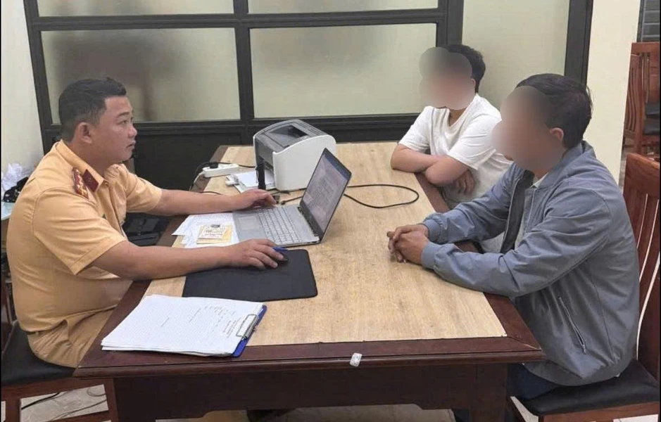 Chưa có giấy phép lái xe vẫn điều khiển xe cứu thương Chưa có giấy phép lái xe vẫn điều khiển xe cứu thương
