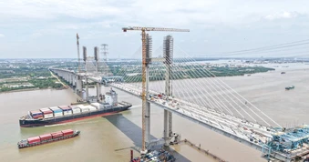 Chùm ảnh: Công trường cầu Phước Khánh tất bật thi công trước ngày hợp long