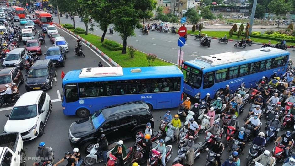 Chuyên gia: 'Miễn vé buýt chưa đủ thu hút người dân bỏ xe máy' Chuyên gia: 'Miễn vé buýt chưa đủ thu hút người dân bỏ xe máy'