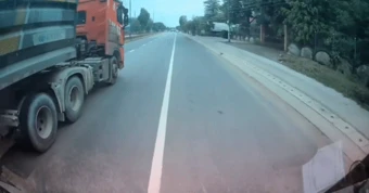Clip tài xế xe ben che biển số, chèn ép ô tô trên quốc lộ