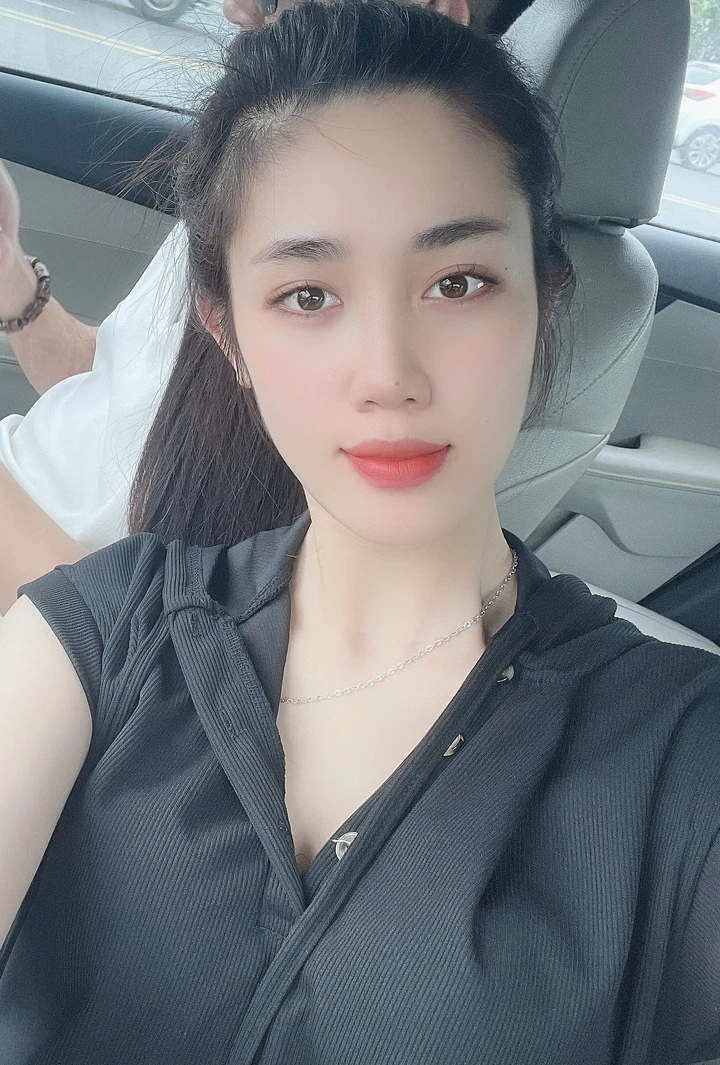 Cô gái kể phút hoảng loạn khi bị xe tải kéo lê cả trăm mét trên quốc lộ Cô gái kể phút hoảng loạn khi bị xe tải kéo lê cả trăm mét trên quốc lộ