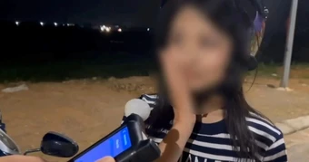 Cô gái vi phạm nồng độ cồn, nói "má đỏ vì em đánh phấn"