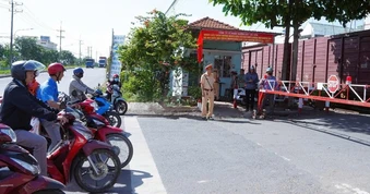 Cố vượt rào chắn khi có tín hiệu tàu hỏa: Bị phạt bao nhiêu?