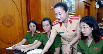 Công an Hà Nội vận hành phần mềm tra cứu giấy phép lái xe