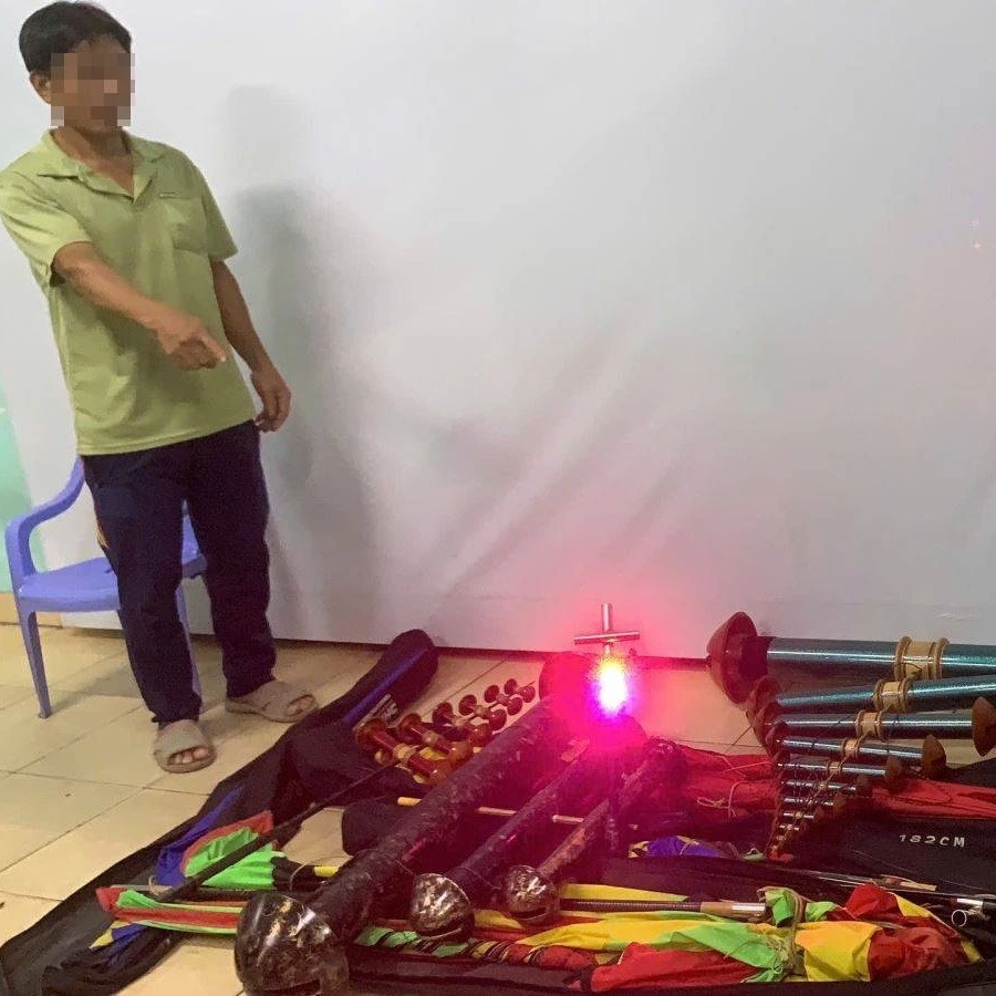 Công an làm việc với 3 người thả diều khiến Tân Sơn Nhất phải tạm dừng bay Công an làm việc với 3 người thả diều khiến Tân Sơn Nhất phải tạm dừng bay