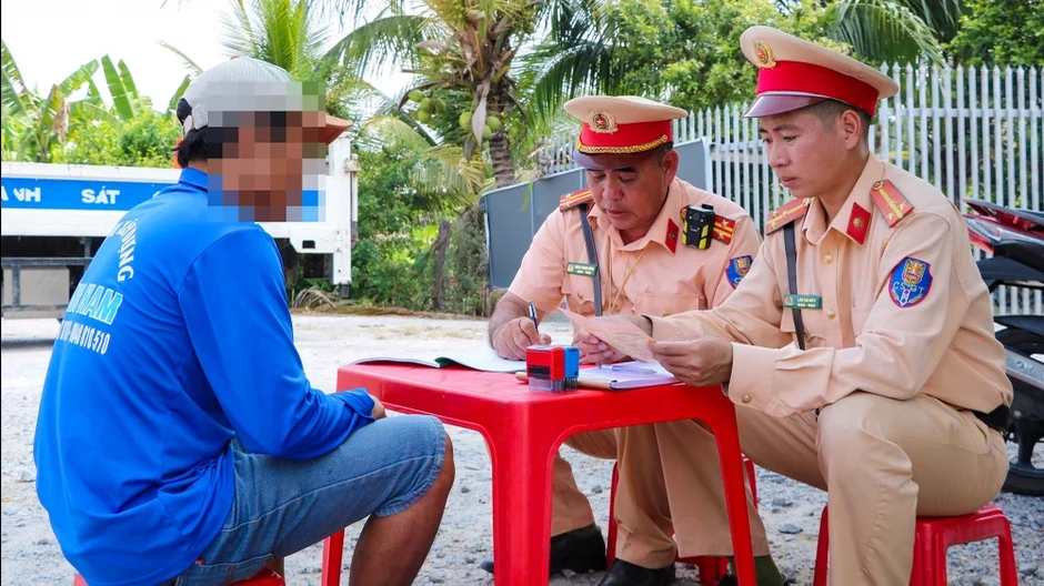 CSGT An Giang ra quân bảo đảm trật tự, an toàn giao thông dịp lễ 30-4
