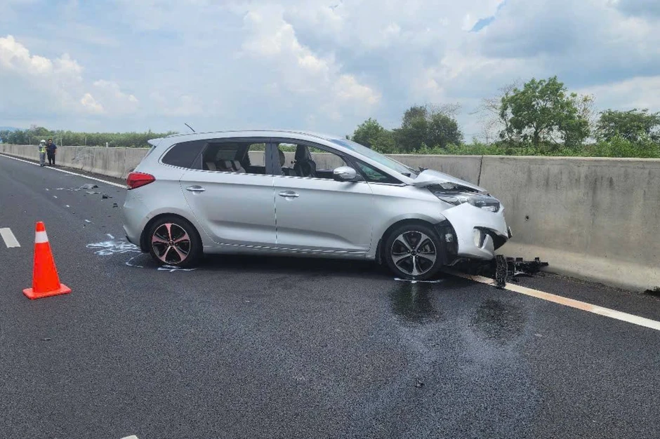 CSGT cảnh báo 'bẫy' vô hình trên cao tốc có thể gây tai nạn bất ngờ CSGT cảnh báo 'bẫy' vô hình trên cao tốc có thể gây tai nạn bất ngờ