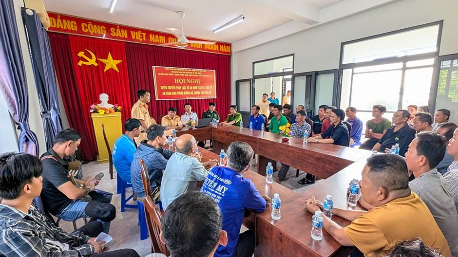 CSGT đường thủy An Giang siết chặt an toàn bến khách ngang sông CSGT đường thủy An Giang siết chặt an toàn bến khách ngang sông