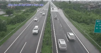 CSGT lái mẫu 3 tình huống di chuyển tại làn đường vượt xe trên cao tốc