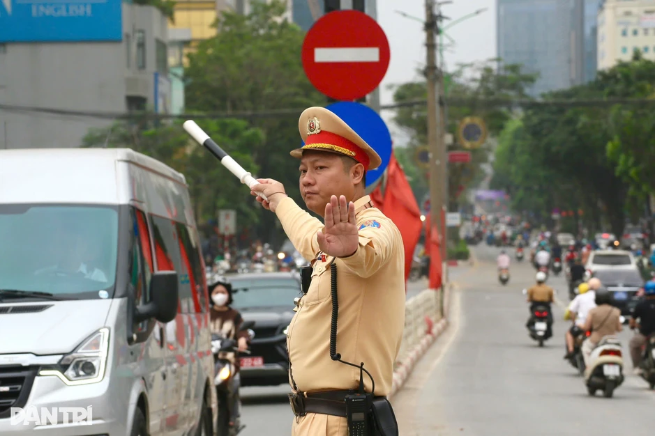 CSGT phân luồng phục vụ trận chung kết ASEAN Cup Việt Nam - Thái Lan CSGT phân luồng phục vụ trận chung kết ASEAN Cup Việt Nam - Thái Lan