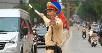 CSGT phân luồng phục vụ trận chung kết ASEAN Cup Việt Nam - Thái Lan