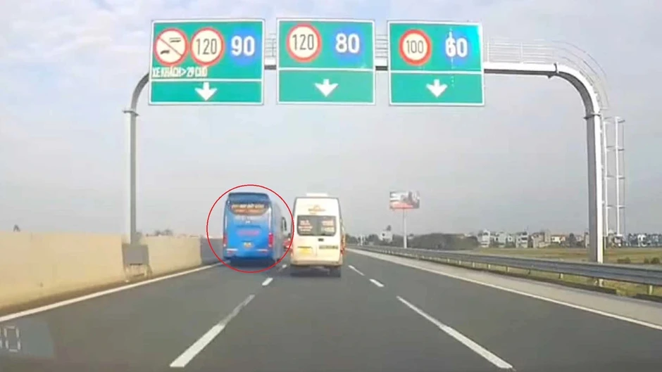 CSGT xử phạt nhiều xe tải, xe khách cố 'bám làn trái' trên cao tốc CSGT xử phạt nhiều xe tải, xe khách cố 'bám làn trái' trên cao tốc