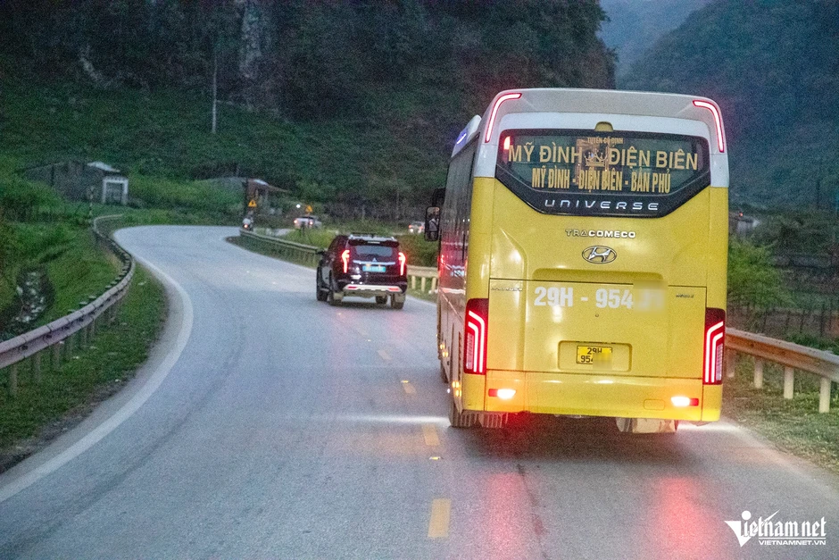 Cục CSGT đề xuất cấm mượn làn ngược chiều để vượt xe Cục CSGT đề xuất cấm mượn làn ngược chiều để vượt xe