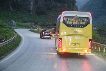 Cục CSGT đề xuất cấm mượn làn ngược chiều để vượt xe