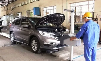 Cục Đăng kiểm Việt Nam vẫn giữ nguyên phương pháp đạp hết chân ga khi kiểm định khí thải xe diesel