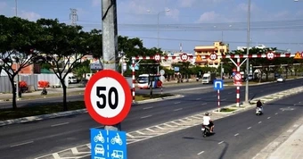 Cục Đường bộ nói gì về bất cập biển báo khiến tài xế 'hoa mắt', phải phanh gấp?