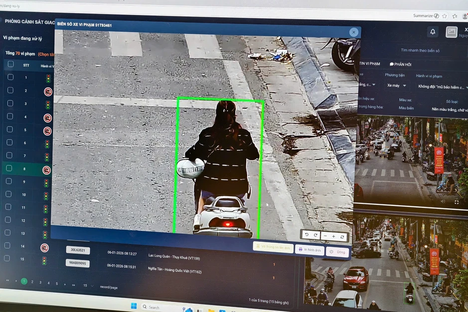 Danh sách hơn 1.800 ô tô, xe máy ở Hà Nội bị phạt nguội qua camera AI Danh sách hơn 1.800 ô tô, xe máy ở Hà Nội bị phạt nguội qua camera AI