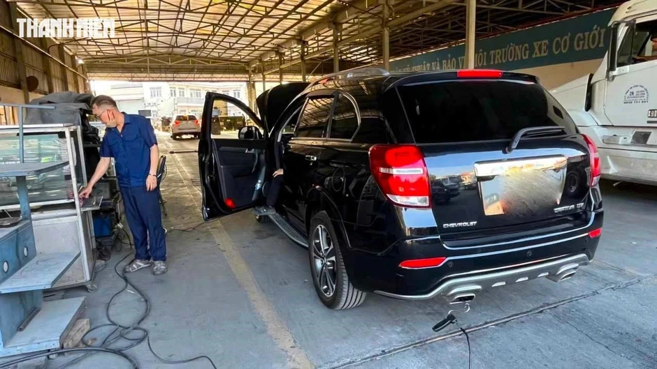 'Đạp lút ga' đo khí thải: 'Không phải gây khó, mà để bảo vệ phương tiện' 'Đạp lút ga' đo khí thải: 'Không phải gây khó, mà để bảo vệ phương tiện'