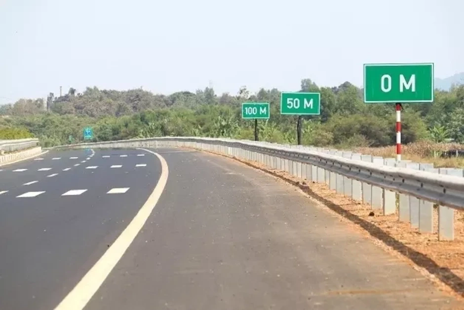 Đề nghị lắp biển báo để xử phạt lỗi khoảng cách trên 16 cao tốc Đề nghị lắp biển báo để xử phạt lỗi khoảng cách trên 16 cao tốc