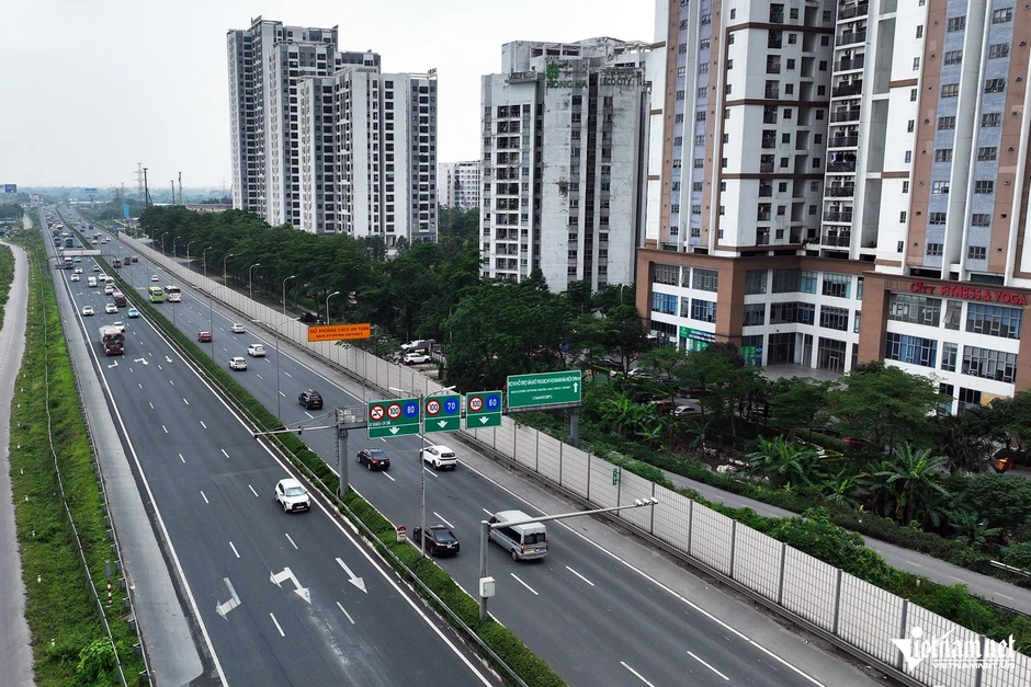 Đề xuất 'làn vượt xe' trên cao tốc: Chạy liên tục ở làn này có thể bị phạt nguội Đề xuất 'làn vượt xe' trên cao tốc: Chạy liên tục ở làn này có thể bị phạt nguội