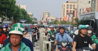 Đề xuất lộ trình, mức hỗ trợ chuyển đổi xe xăng sang điện, năng lượng xanh tại TPHCM