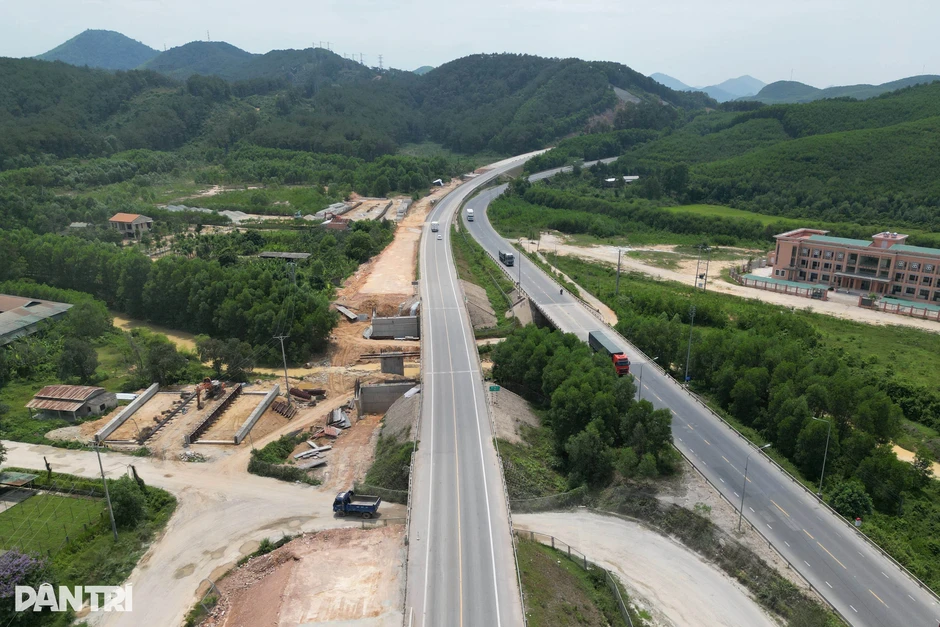 Đề xuất tạm dừng khai thác cao tốc Cam Lộ - La Sơn vào ban đêm
