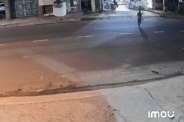 Đi bộ sang đường, người đàn ông bị taxi tông tử vong Đi bộ sang đường, người đàn ông bị taxi tông tử vong
