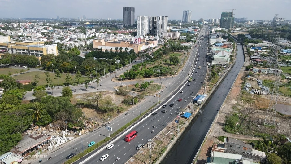 Diện mạo quốc lộ 13 sau khi mở rộng 8 l&agrave;n xe