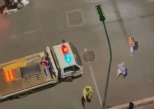 Dính cồn gấp 2 lần mức kịch khung, người đàn ông chặn đầu ô tô CSGT Dính cồn gấp 2 lần mức kịch khung, người đàn ông chặn đầu ô tô CSGT