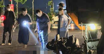 Đôi nam nữ đi xe máy tử vong sau va chạm với ô tô chở đất