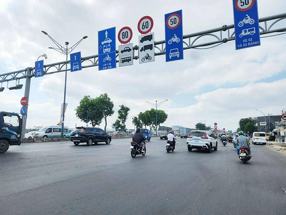 Đóng giao lộ cửa ngõ xây ga metro, CSGT TPHCM khuyến cáo 6 lộ trình thay thế Đóng giao lộ cửa ngõ xây ga metro, CSGT TPHCM khuyến cáo 6 lộ trình thay thế