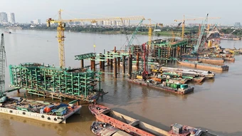 Dự án cầu Trần Hưng Đạo tăng tốc sau 8 tháng, chuẩn bị dựng vòm thép - Báo TinVina