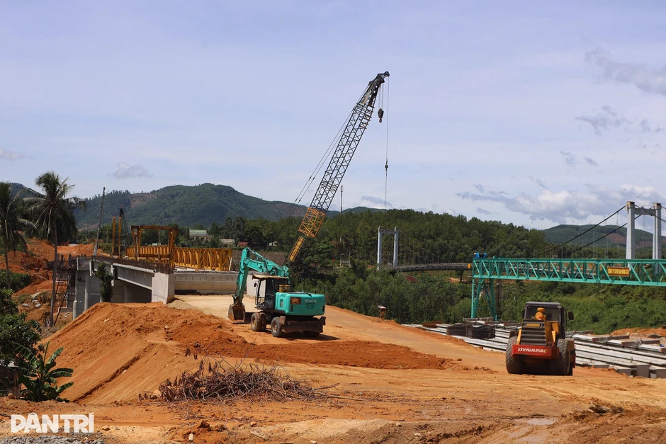 Dự án thay thế cầu treo 25 năm tuổi về đích sớm hơn 2 năm Dự án thay thế cầu treo 25 năm tuổi về đích sớm hơn 2 năm