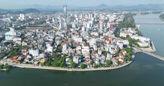 Đường đi bộ ven sông Như Ý ở Huế tăng tốc, hẹn về đích trong tháng 6