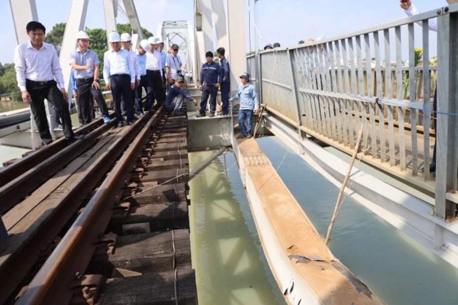 Đường sắt Bắc - Nam qua cầu Ghềnh dự kiến thông từ 12/3 Đường sắt Bắc - Nam qua cầu Ghềnh dự kiến thông từ 12/3