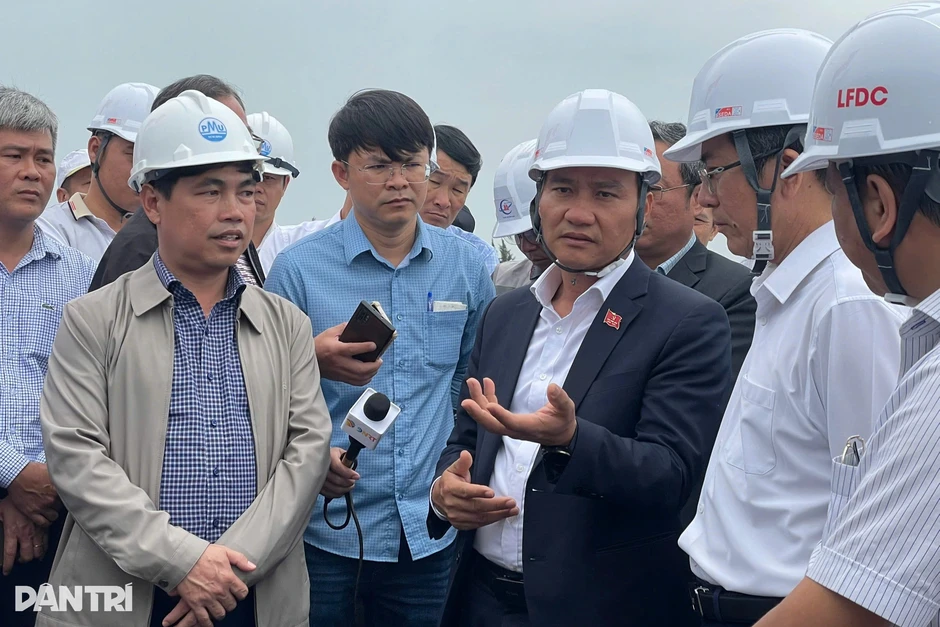 Đường ven biển chậm tiến độ, lãnh đạo Đà Nẵng nói “không còn đường lùi”